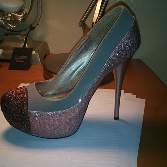 Heels - Picture 2 of 3